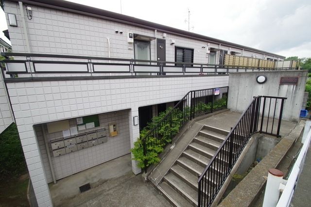 神奈川県川崎市麻生区東百合丘４（アパート）の賃貸物件の外観