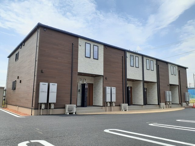 【甲府市山宮町のアパートの建物外観】