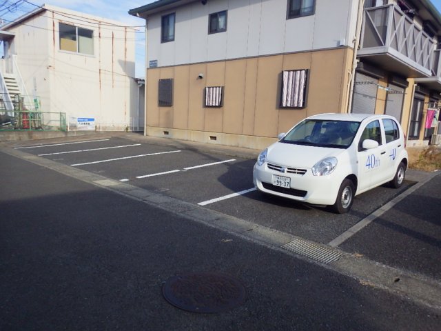 【クレールシャンブルの駐車場】