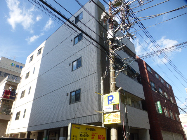 松戸市根本のマンションの建物外観