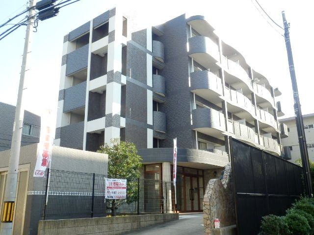 川崎市中原区今井南町のマンションの建物外観