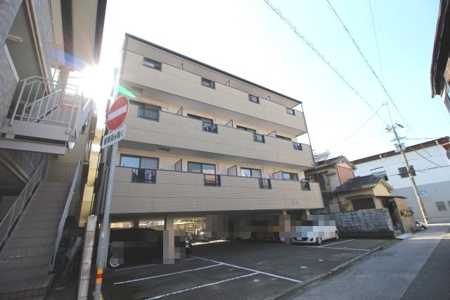 高知市塩田町のマンションの建物外観