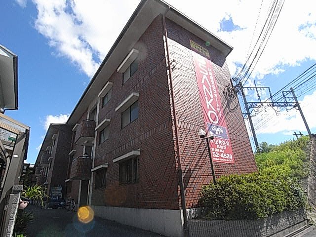 【大和高田市東三倉堂町のマンションの建物外観】