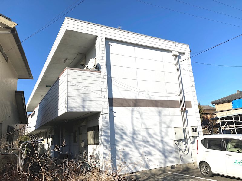 松本市並柳のアパートの建物外観