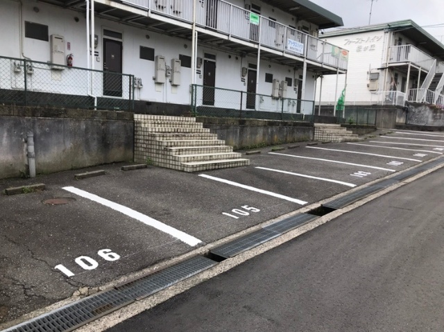 【アトラスハイツの駐車場】