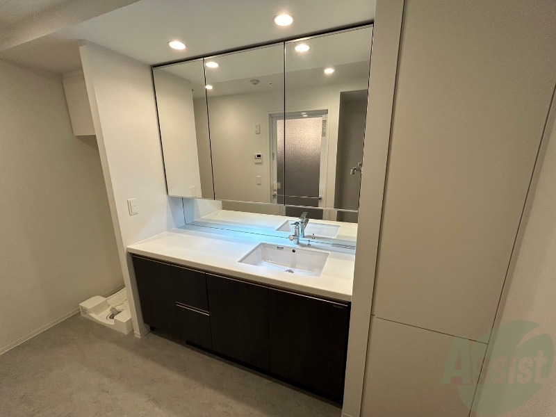 洗面設備　お洒落な独立洗面化粧台になっておりました！