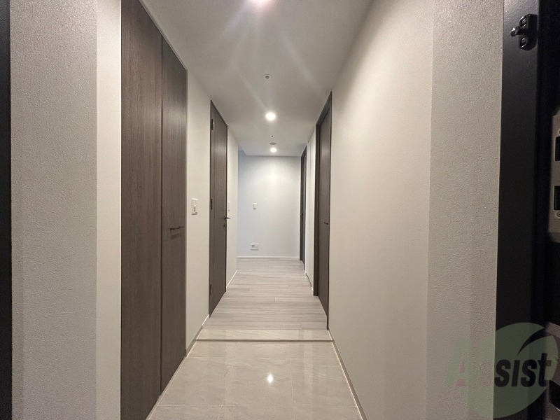 玄関　玄関です。ご覧の通り広々としていますね。