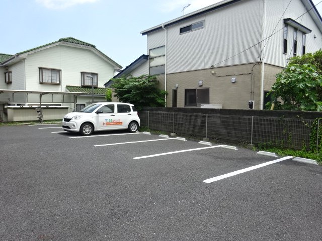 【サンハイツの駐車場】