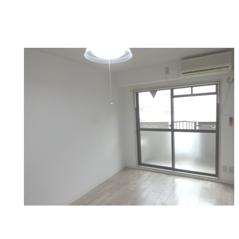 居室・リビング　白を基調とした室内♪