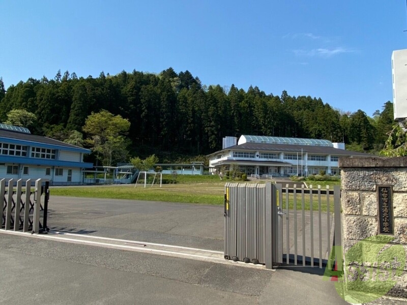 【仙台市太白区秋保町湯向のアパートの小学校】