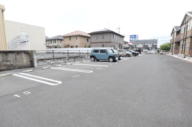 【ブルースター東宮　Ｂ館の駐車場】