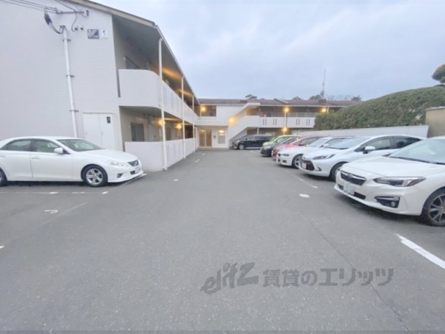 【ＨＡＬＥ学園前の駐車場】