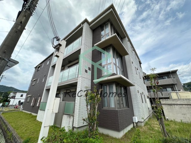 【姫路市西今宿のマンションの建物外観】