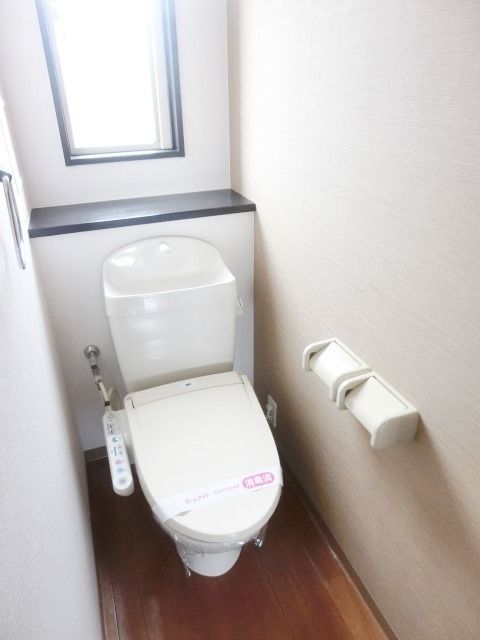 トイレ　温水洗浄付きです