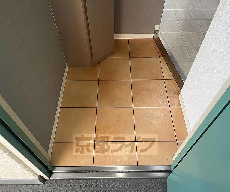 玄関　出入りに十分なスペースを確保した玄関です。