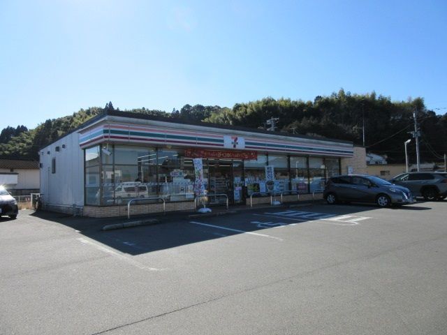 コンビニ　セブンイレブン人吉西間上町店（コンビニ）まで550m
