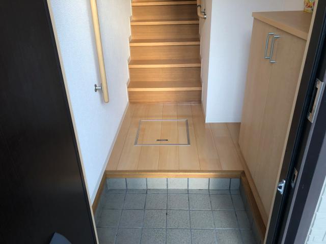 玄関　202号室写真
