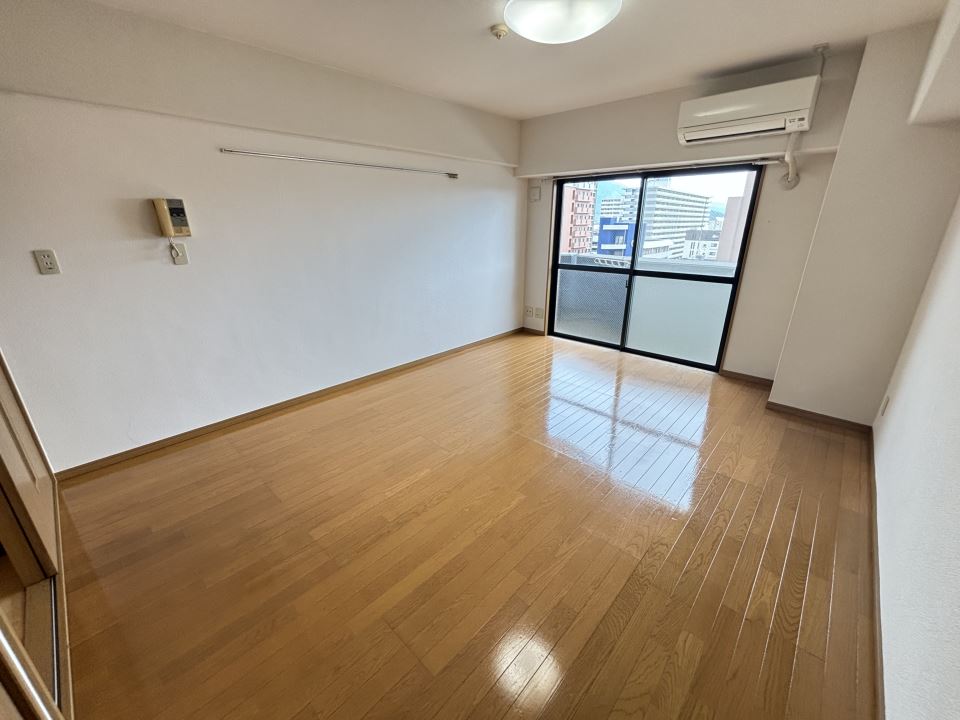 居室・リビング　広々１０帖の洋間☆