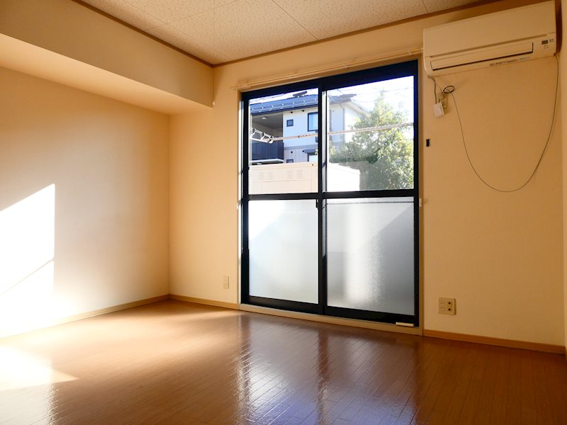 居室・リビング　※101号室のお写真です