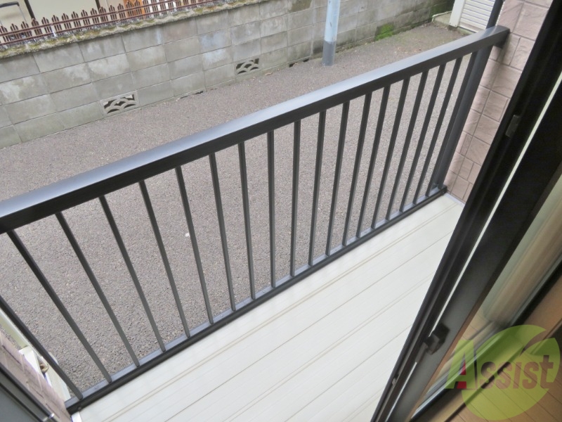 バルコニー　バルコニーは洗濯物を干すのに十分な広さがありますね。