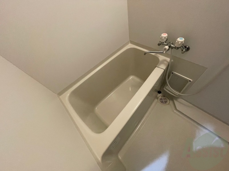 バス・シャワールーム　バスルームはこちらです。広々としてゆったり休めます。