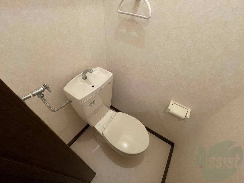 トイレ　こちらはトイレです。清潔感があり、安心して使用できます。