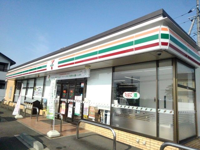 コンビニ　セブンイレブン筑西岡芹店（コンビニ）まで550m