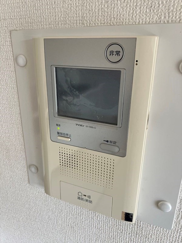 玄関　モニターホン