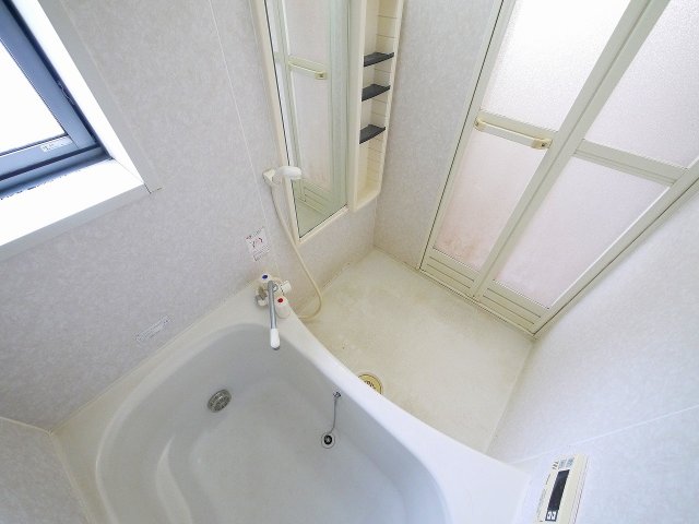 バス・シャワールーム　落ち着いた空間のお風呂です