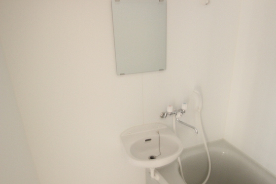 洗面設備　※別号室の写真です
