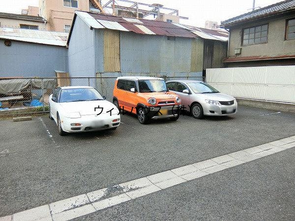 駐車場　敷地内駐車場！