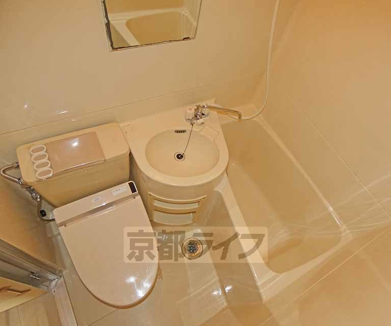 バス・シャワールーム　バスルームです。