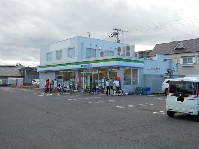 コンビニ　ファミリーマート（コンビニ）まで493m