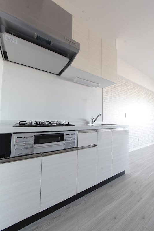 キッチン　システムキッチン（ガス3口グリル付）収納スペース充実