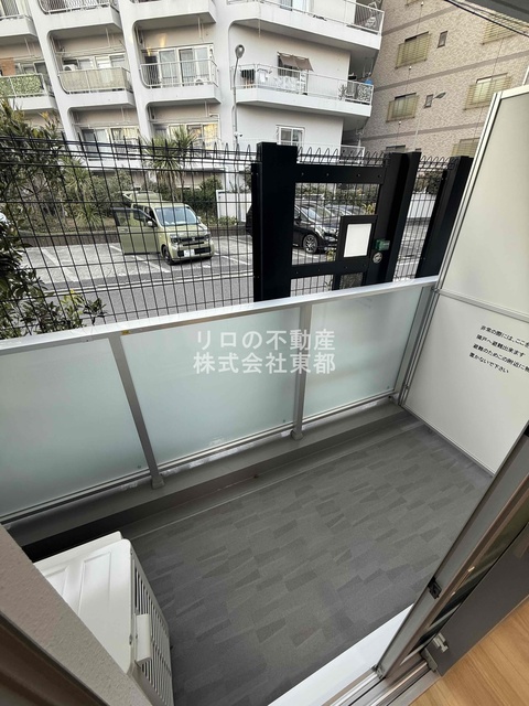 バルコニー　バルコニーがあるので洗濯物を太陽の下で干すことができます♪