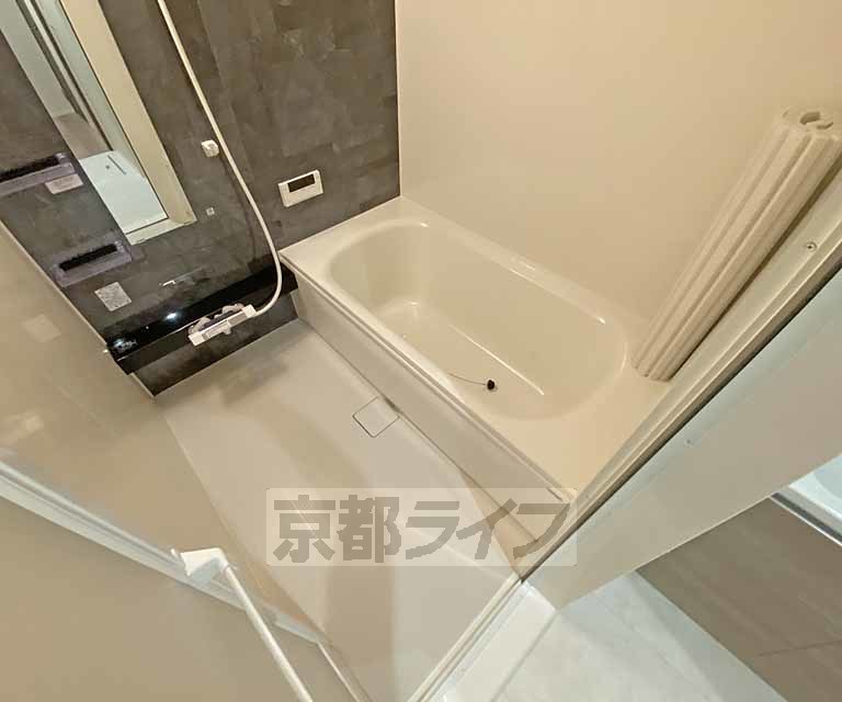 バス・シャワールーム　広々ゆったりと入浴できます。