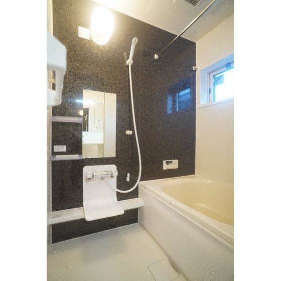 バス・シャワールーム　追い焚き、浴室乾燥機付き