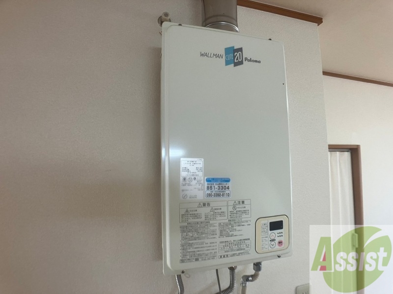 その他　給湯器です。操作しやすいパネルになってます。