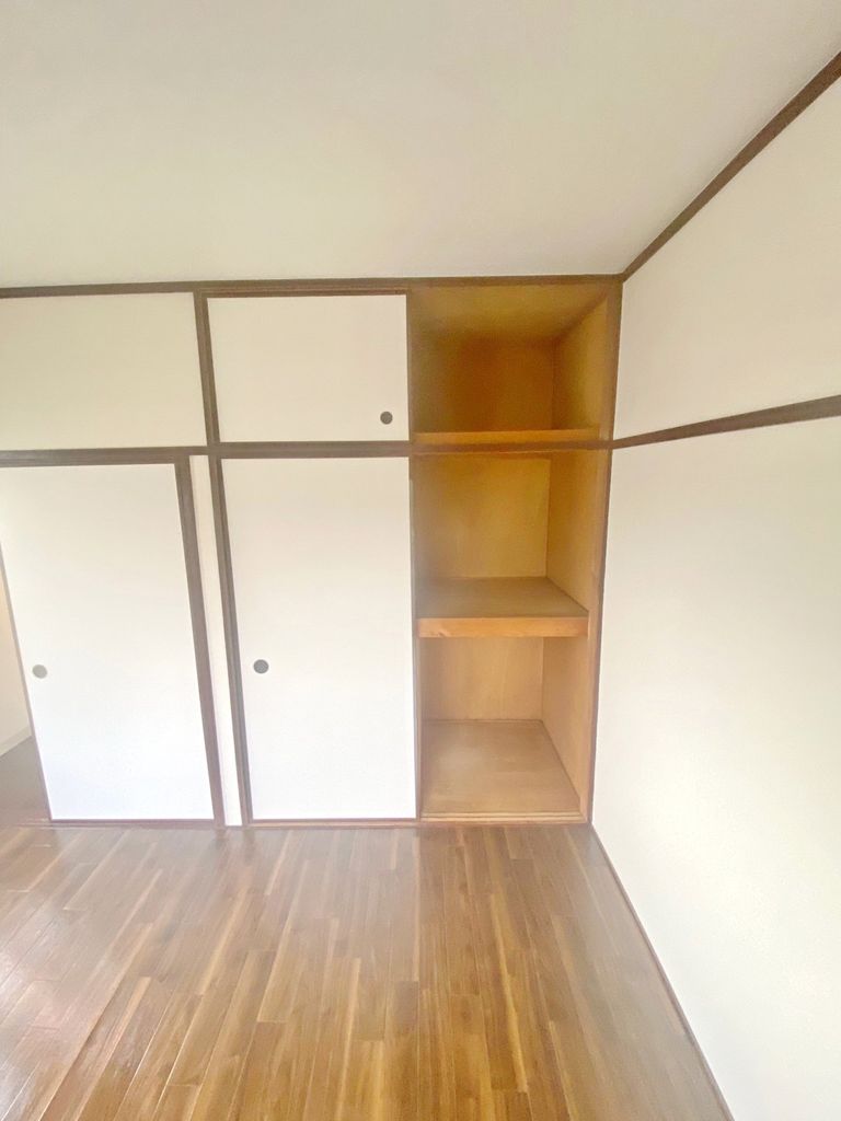 収納　収納付きの明るい和室