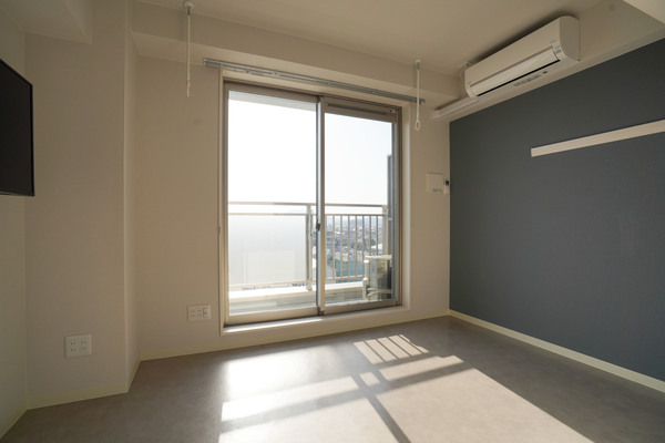 居室・リビング　６０１号室の写真です