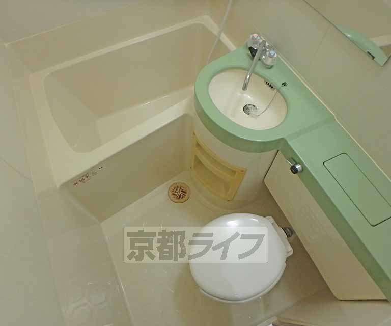 バス・シャワールーム　３点ユニットバスです。