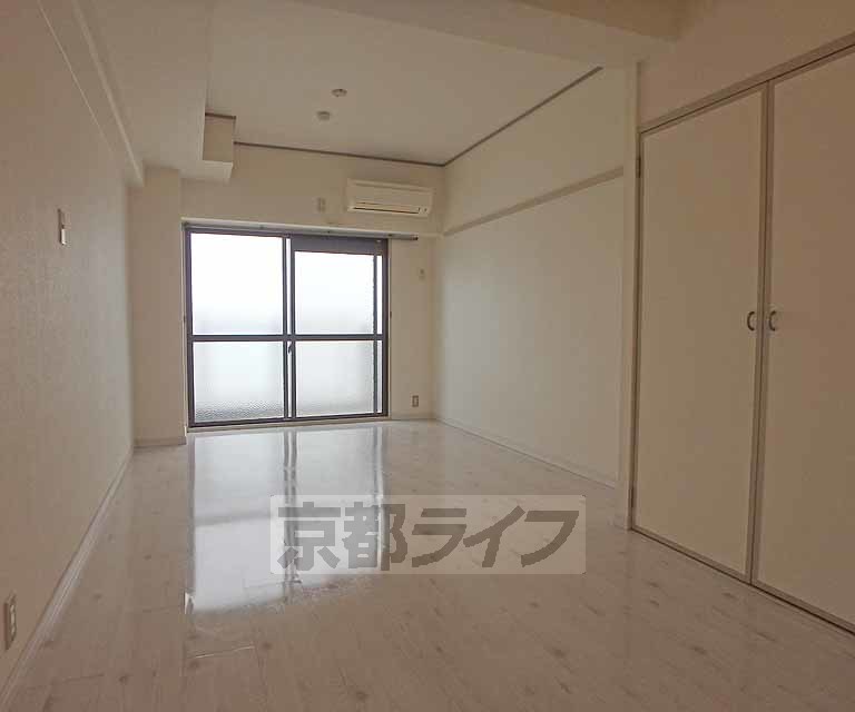 居室・リビング　１０．８帖の広々とした居室です。