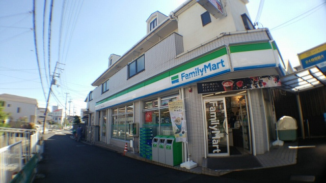 コンビニ　ファミリーマート吹田山手三丁目店（コンビニ）まで312m