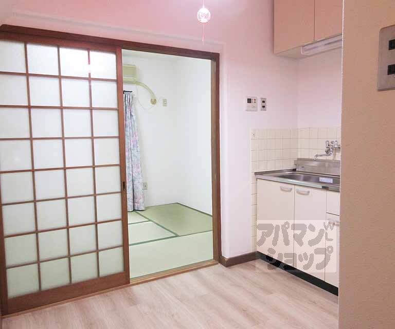 居室・リビング　明るいダイニングキッチン・