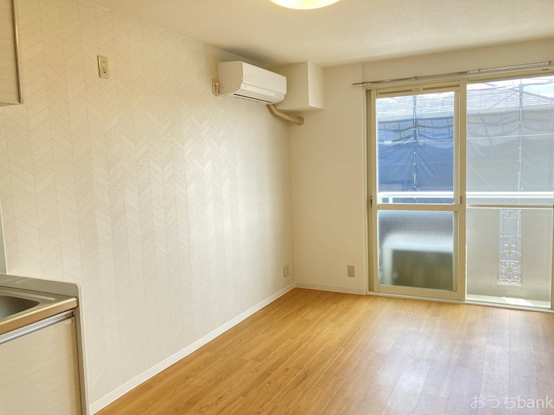 居室・リビング　南向きの明るいお部屋です。