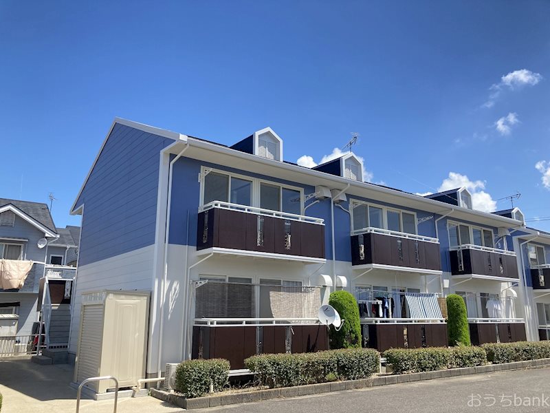 建物外観　周辺環境充実、可愛らしい外観のアパートです。