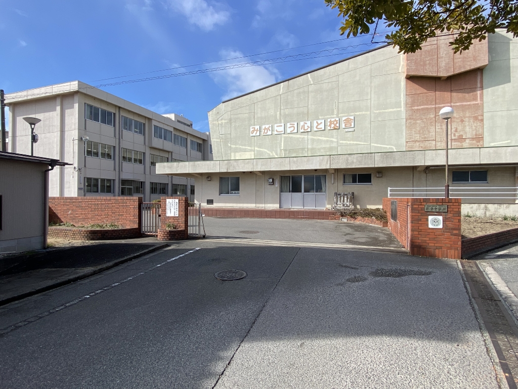 中学校　武豊町立武豊中学校（中学校）まで1385m