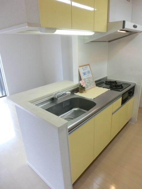 キッチン　収納たっぷり、広々キッチン