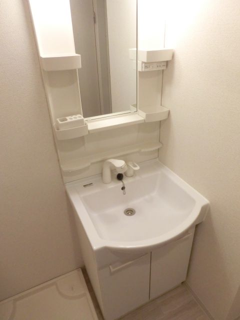 洗面設備　綺麗な独立洗面台