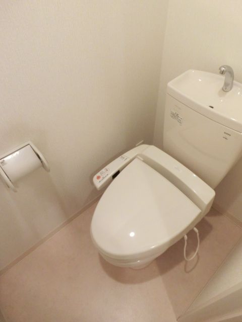 トイレ　ウォシュレット付　きれいなトイレ